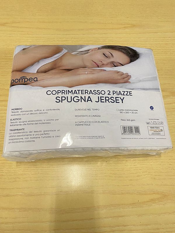 tessuto coprimaterasso matrimoniale con angoli bianco prezzo al pezzo 24.20  €