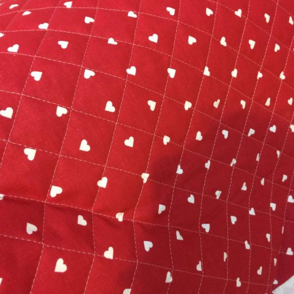 tessuto tessuti trapuntati rosso cuoricini bianchi rosso cuoricini bianchi  prezzo al metro 21.66 €