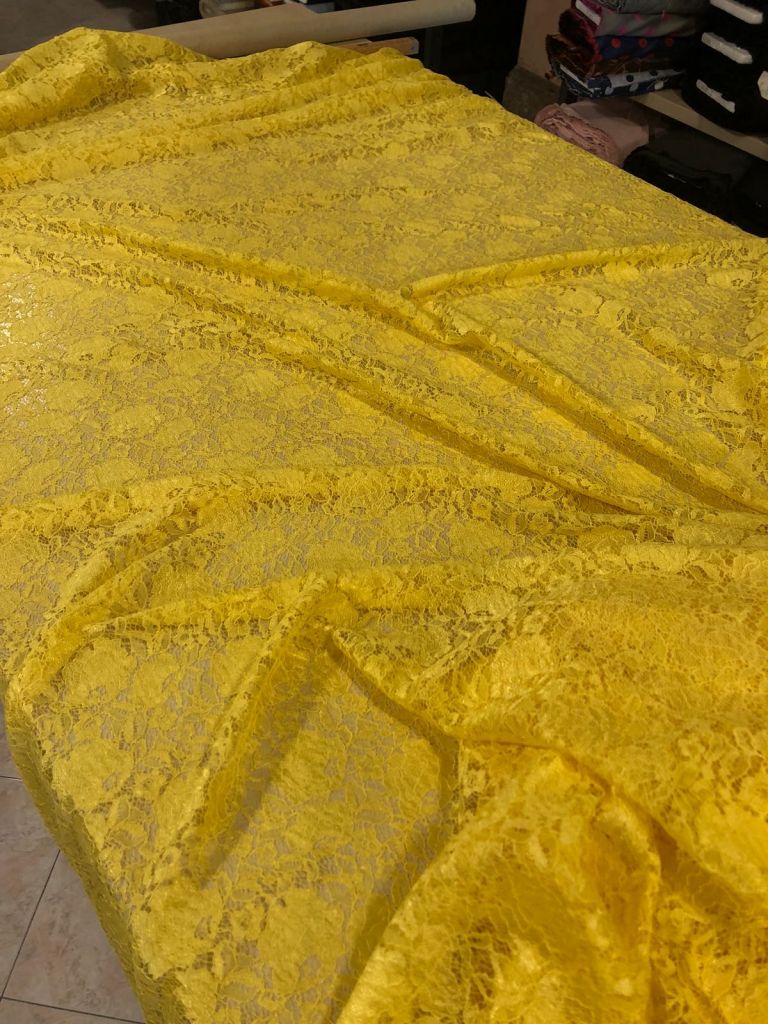 tessuto merletto ricamato giallo giallo prezzo al metro 23.60 €