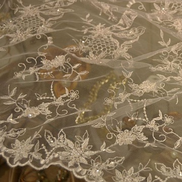 Pizzo Ricamato Con Perle