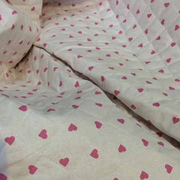 Tessuto Trapuntato Bianco Con Cuoricino Rosa