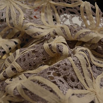 Tessuti Eleganti E Ricamati